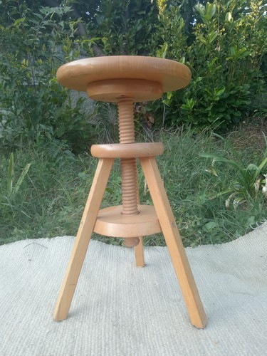 Sgabello vite legno di - a,
